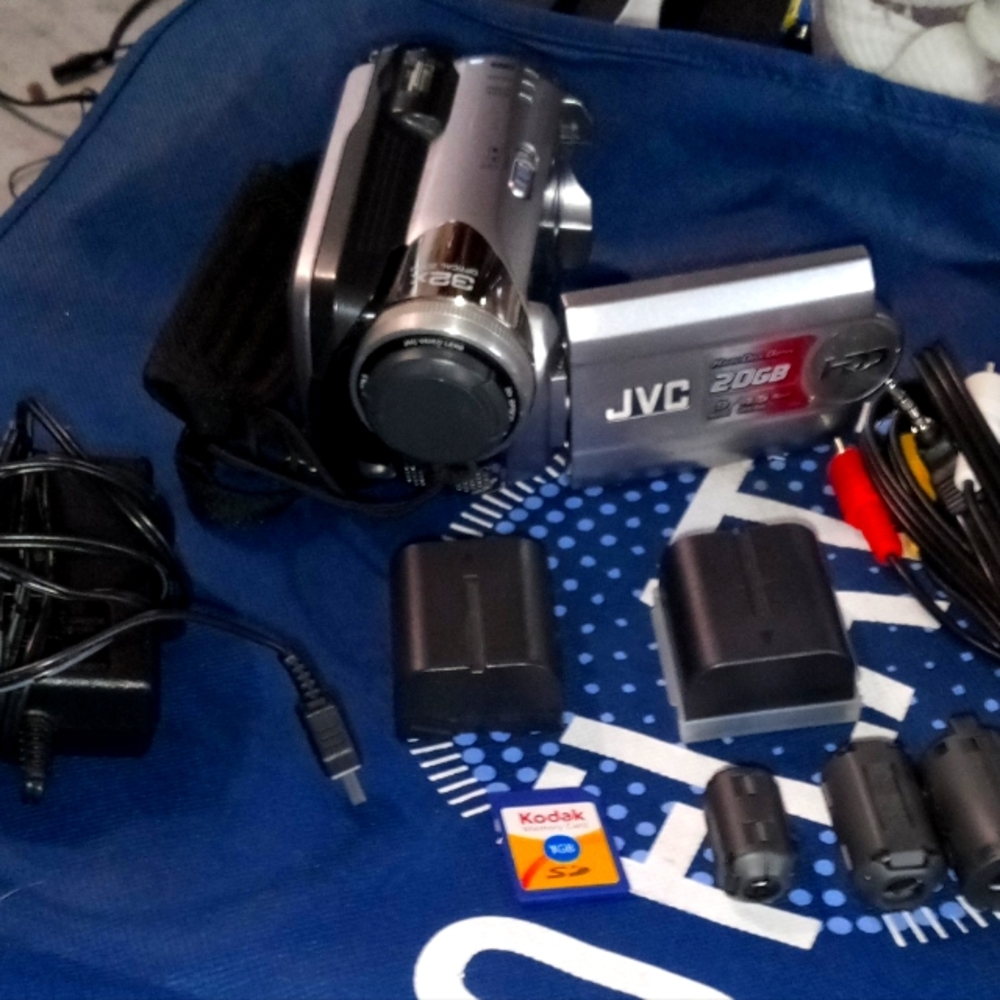 JVC GZ-MG21U hard disk camcorder